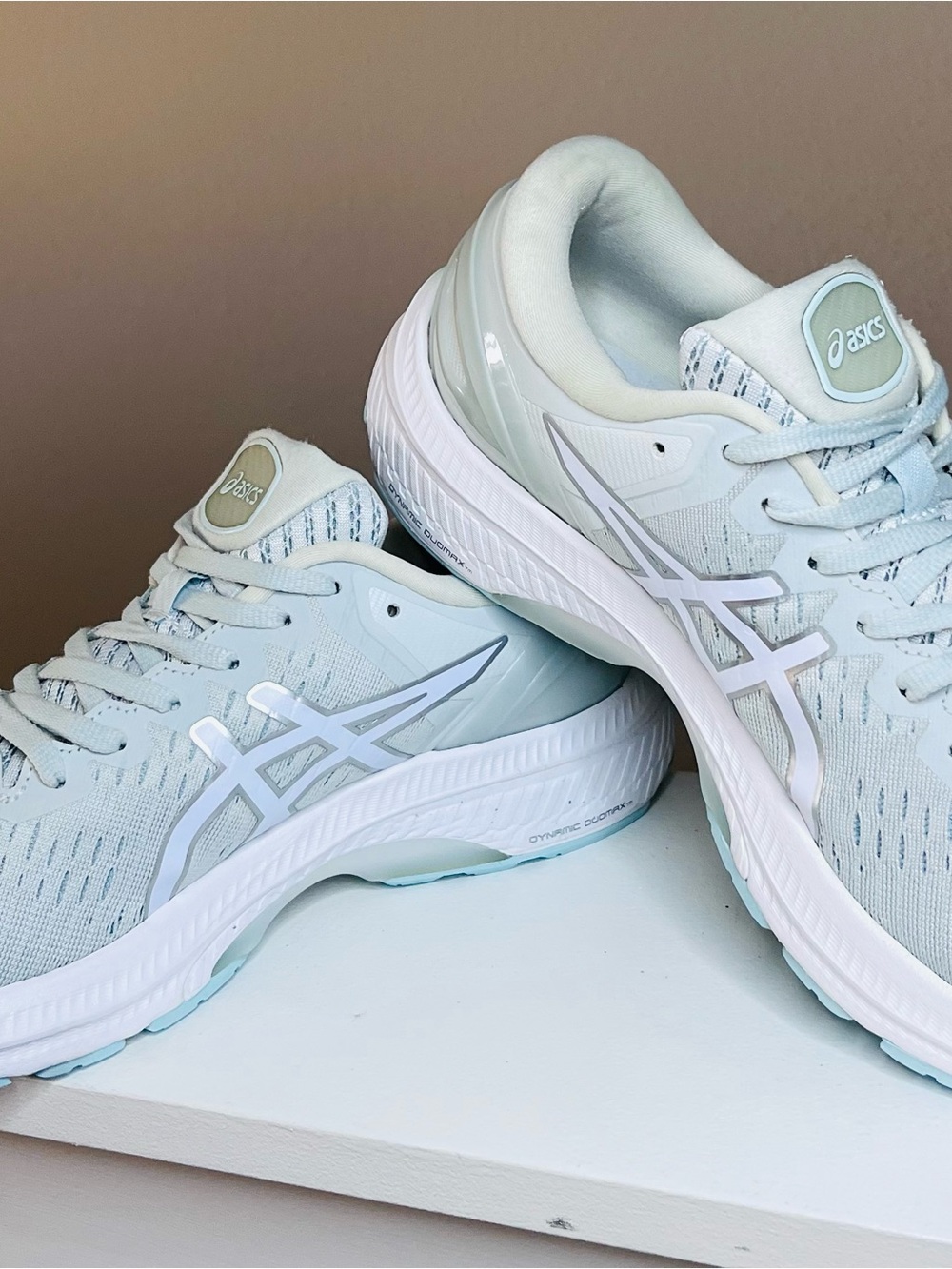 ASICS Women's size 9 Pale Blue & White Running Sneakers Dynamic Duomax Flytefoam
